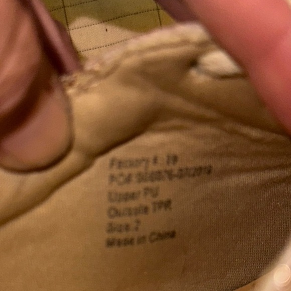 VOLATILE Kids Size 2 Glittery Gold Kids Shoes - Picture 4 of 4